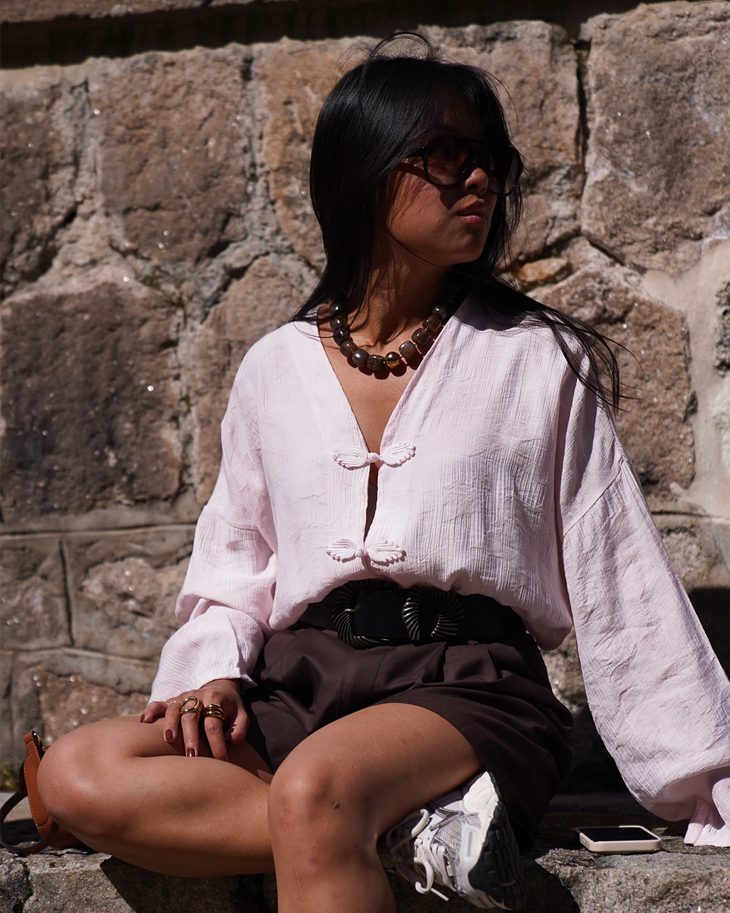 Blouse rose fermetures brandebourgs col V