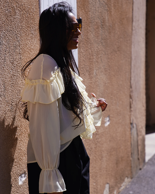 Blouse fluide à volants jaune pastel