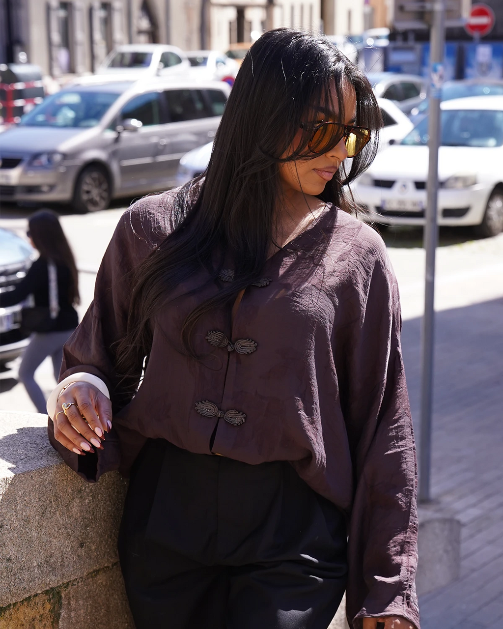 Blouse marron fermetures brandebourgs col V