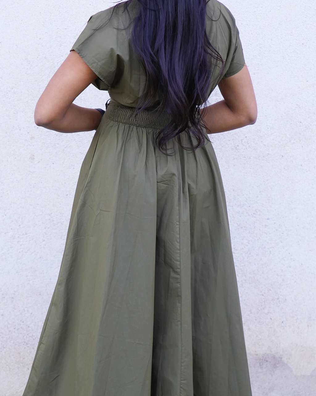 Robe longue chic cintrée en coton verte