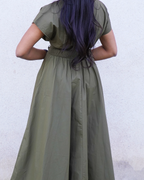 Robe longue chic cintrée en coton verte