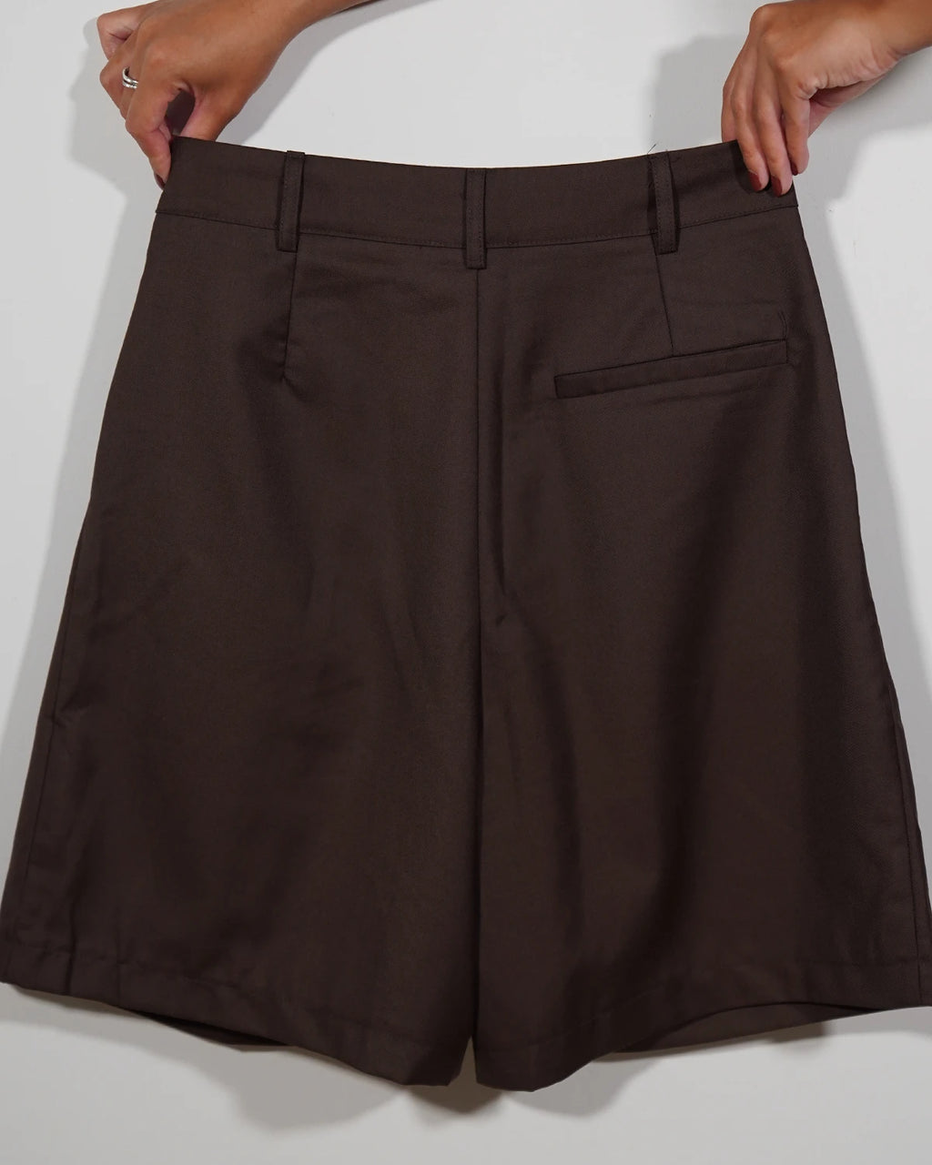 Short bermuda à pince élégant marron