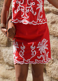 Jupe courte rouge avec broderies
